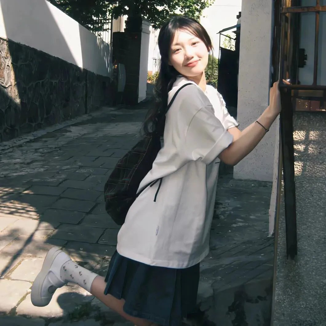 我的同桌是校花